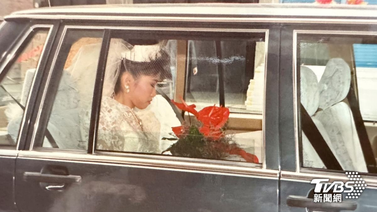 藍委七夕放閃！曝光38年前結婚照　喊話壽星老公