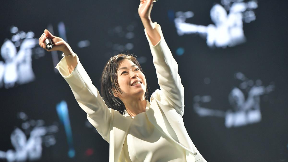 感動哽咽!宇多田光首開唱「抱歉久等了」 〈First Love〉全場燈海