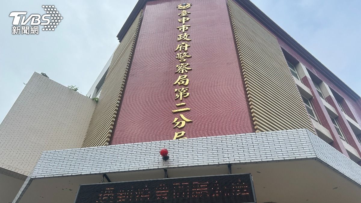 第二分局獲報指稱北區某家旅館當街發生圍毆。(圖/林冠丞攝)
