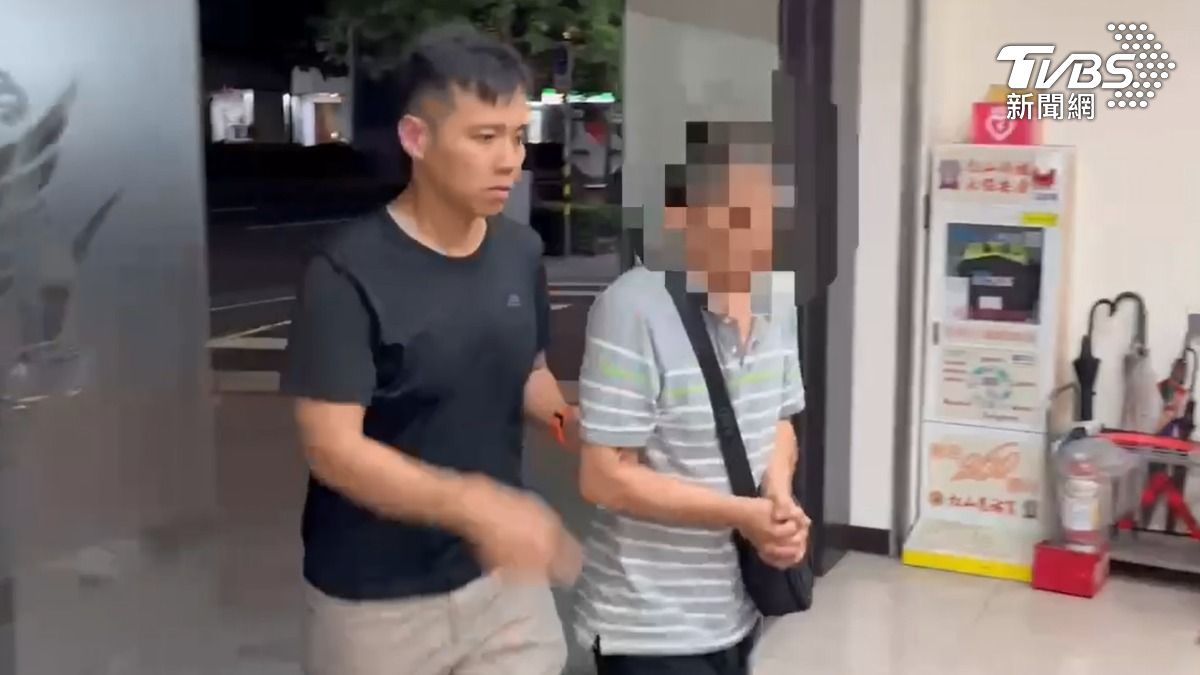 警方逮捕戰姓司機。(圖/TVBS)