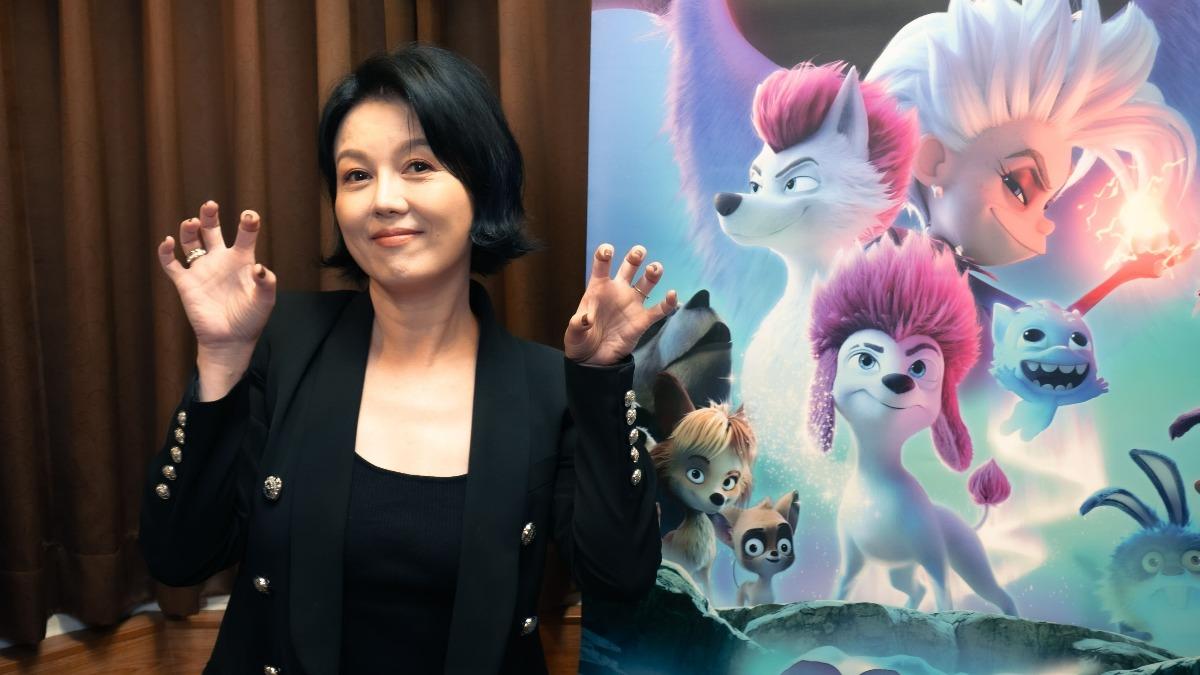 苗可麗化身「美魔女狼」　在地化反派口音兇爆！