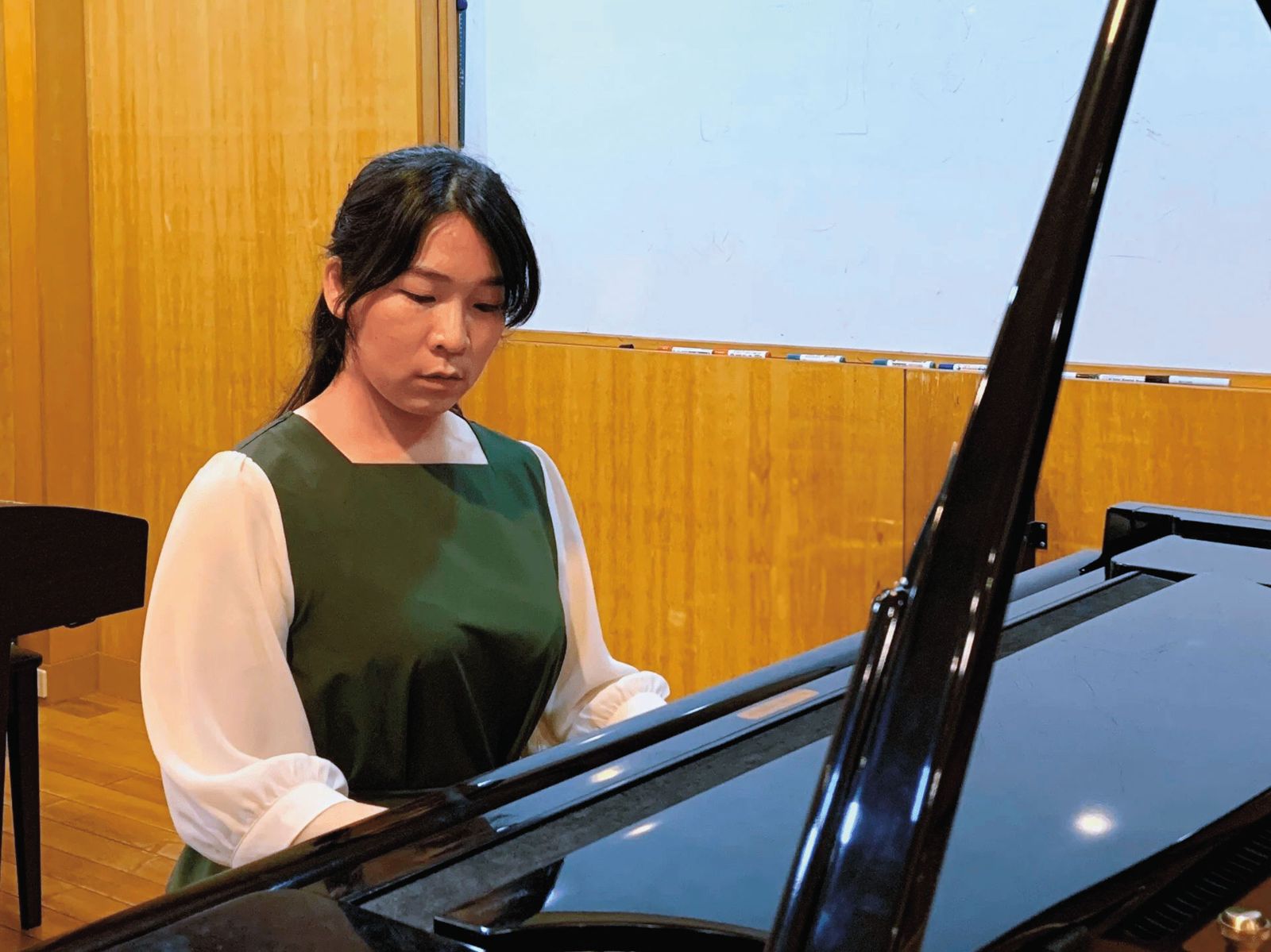 陳文淵的女兒陳怡菁(圖)未取得教育部助理教授資格,無應聘資格。(圖/翻攝自cakeresume人才網)