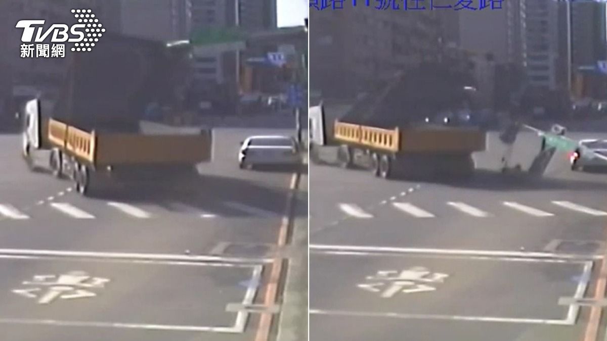 驚險瞬間!新北砂石車防塵蓋勾斷號誌桿 路過人車險被砸