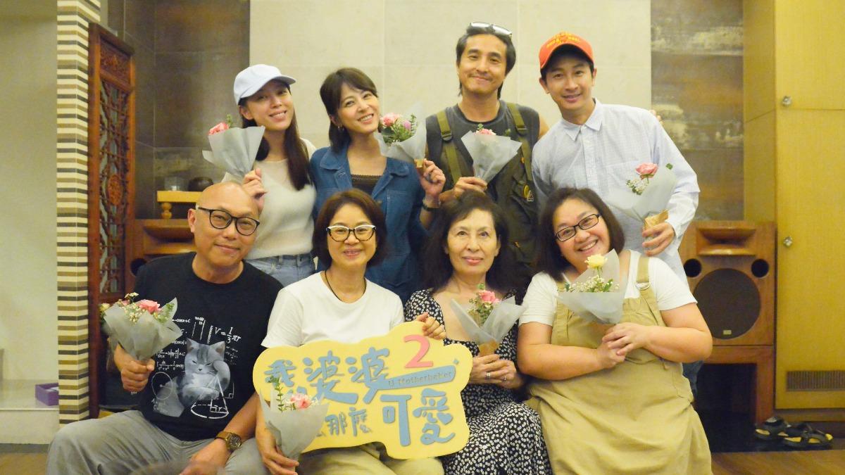 鍾欣凌直播噴淚「何德何能」 同框《我的婆婆2》劇組:像家人