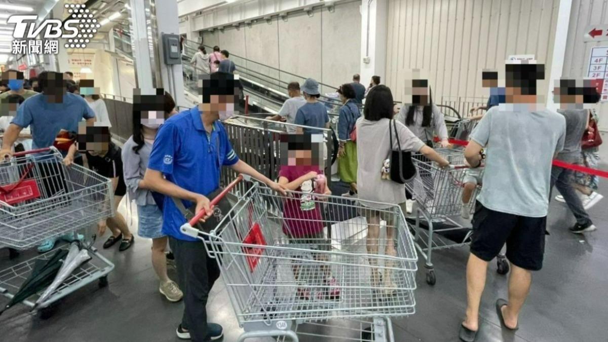 禮拜一大賣場人爆多!他驚「不用上班嗎」 一票人喊正常