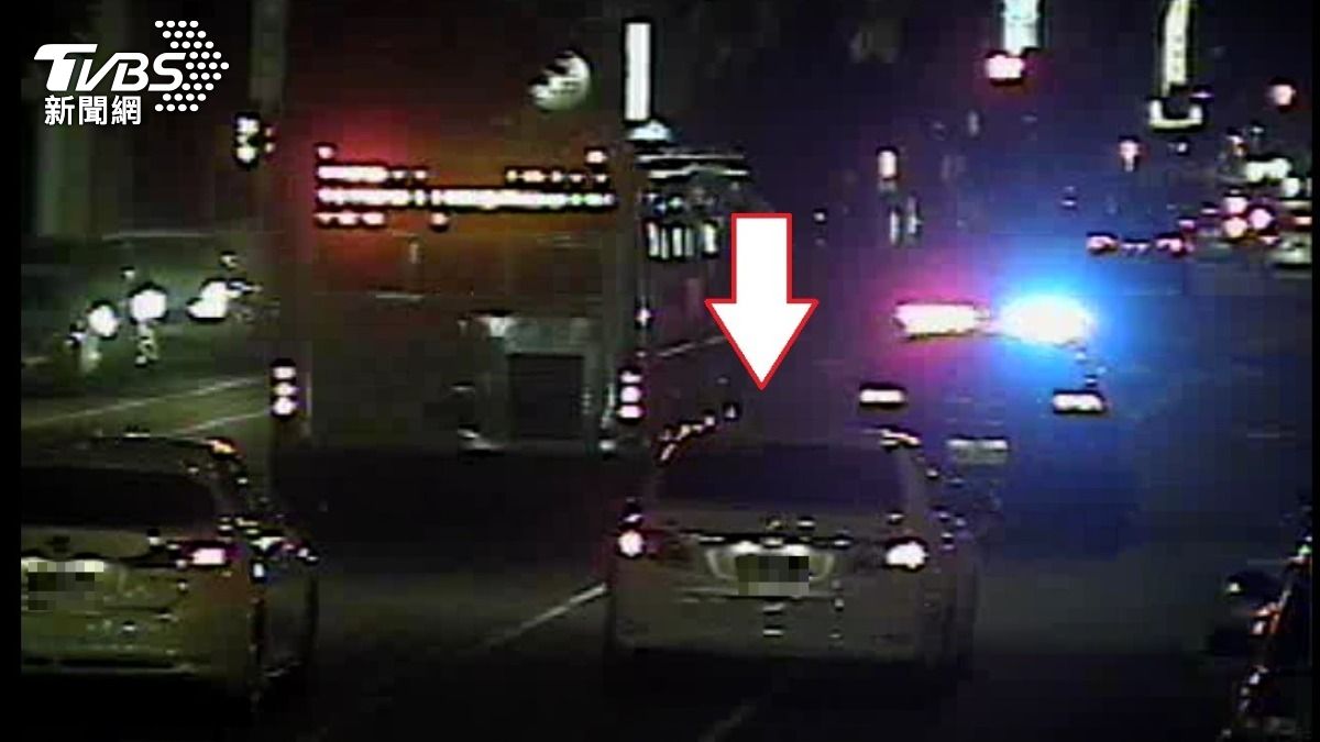 台中童疑車上吃東西噎到!臉發白嚇壞爸媽 警狂飆省7分鐘救命