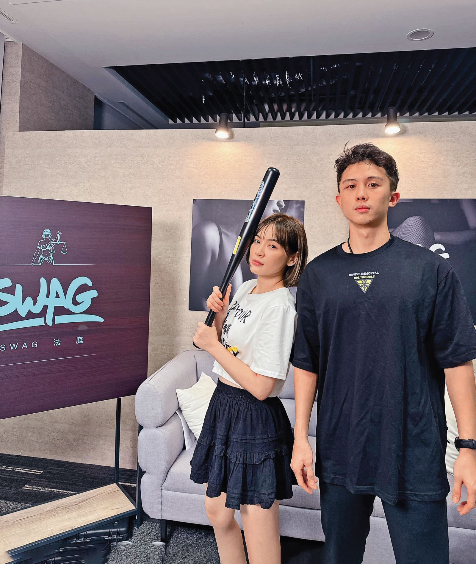 陳沂（左）登上情色平台SWAG和孫安佐（右）激戰數回合。（圖／翻攝自陳沂臉書）