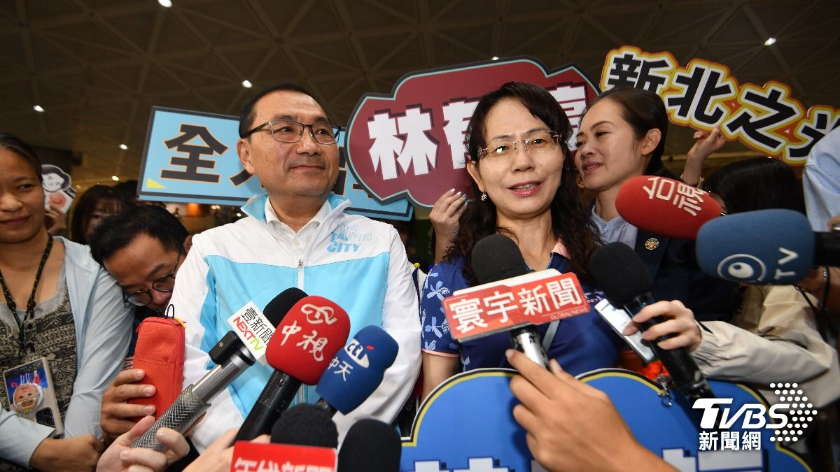 新北市長侯友宜、林郁婷媽媽。(圖/胡瑞麒攝)