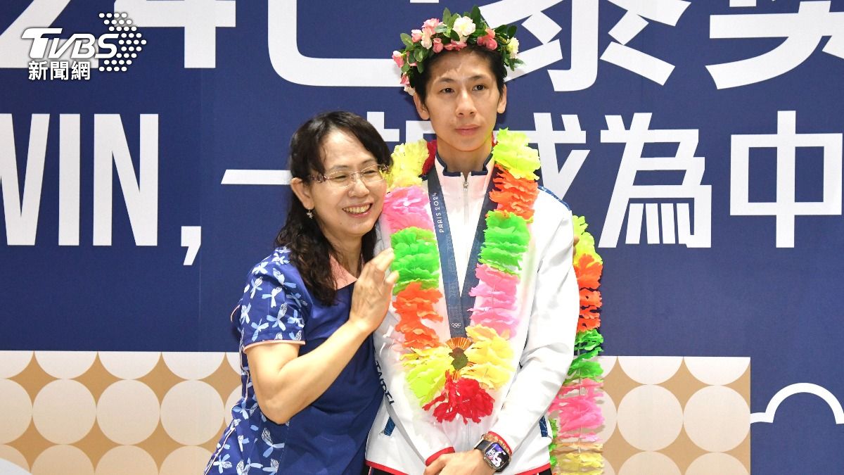 林郁婷相擁說這句!媽媽秒爆淚 見訓練「拳拳揍肚」:就毋甘