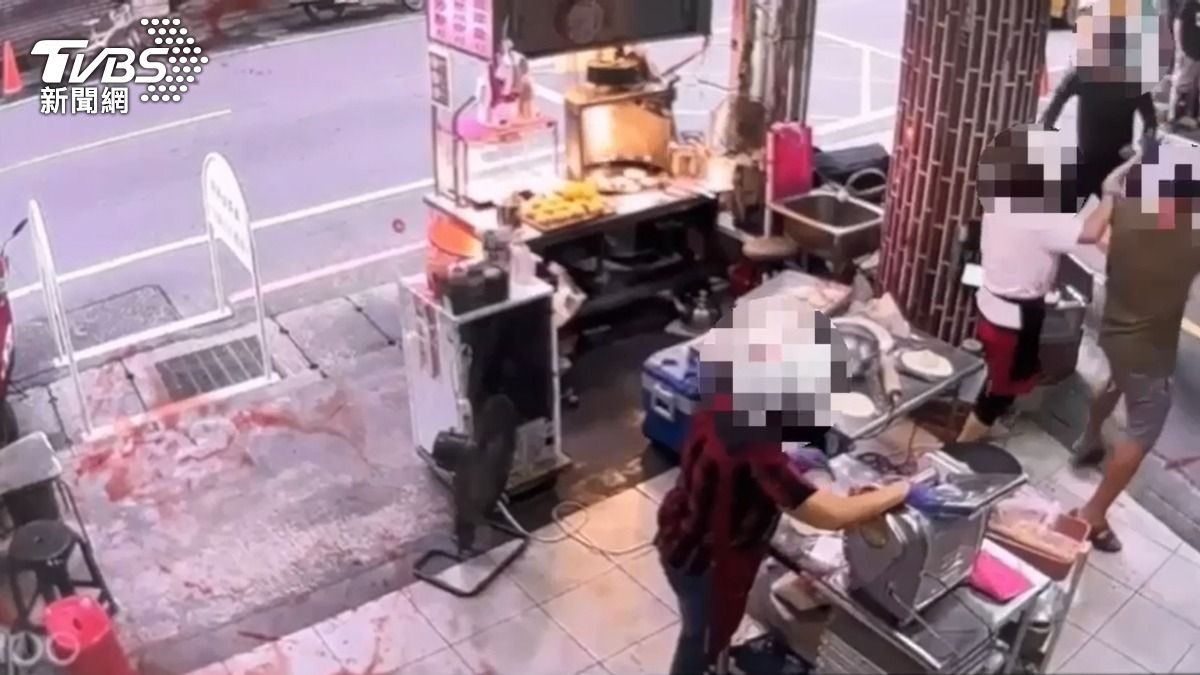 快訊／三重人氣韭菜盒老闆母子遭毆　警鎖定2嫌緝捕中