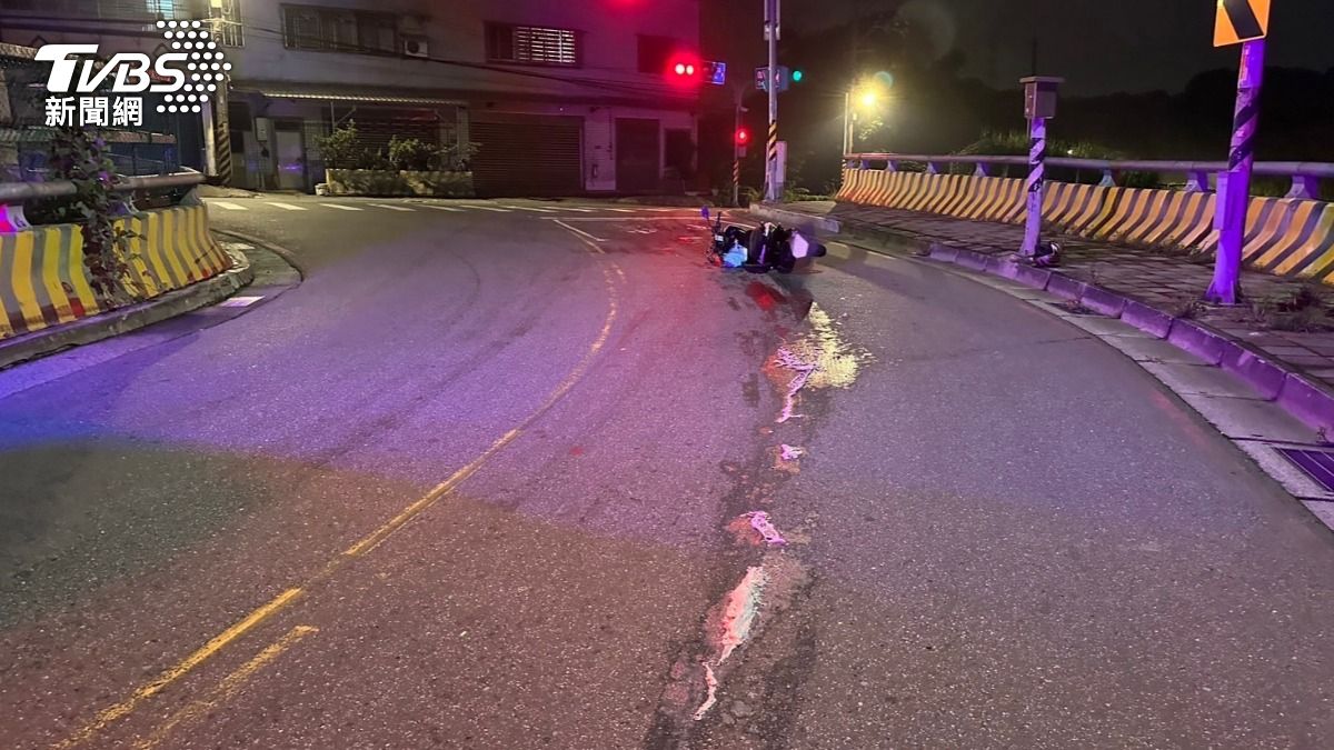 誰掉的豬大腸!新北女暗夜騎車輾過 「滑滑的」失控慘摔