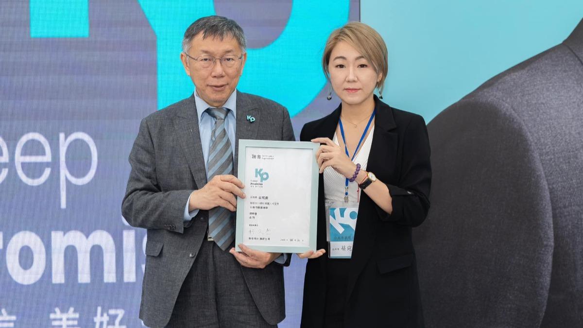 民眾黨台南市前黨部主委蔡宛秦(右)。(圖/翻攝自蔡宛秦臉書)