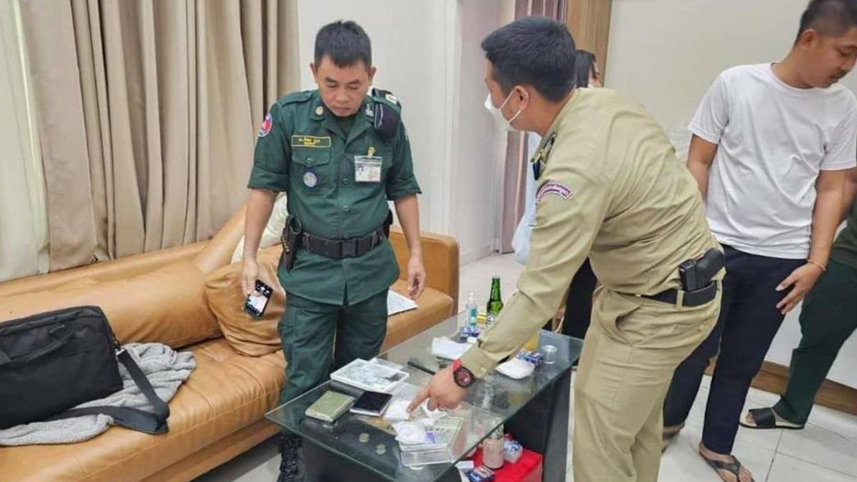 柬埔寨警方查獲8袋冰毒。(圖/翻攝自柬中時報)