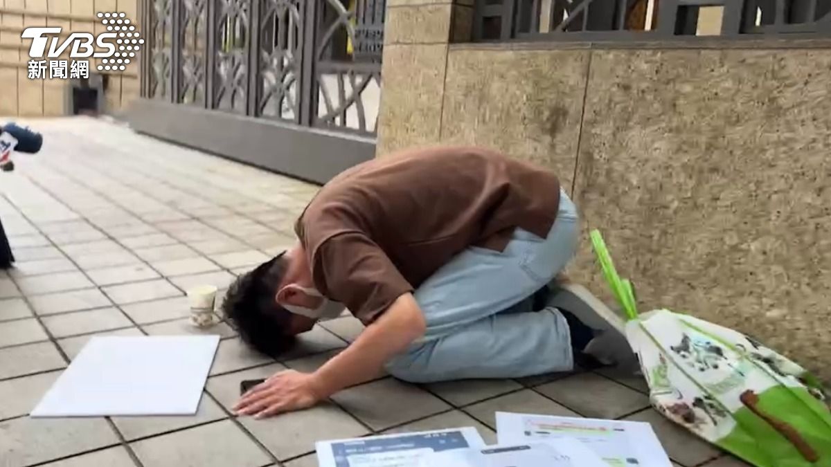 獨/墊1900萬討不回 南投貿易商北上郭董家跪地陳情