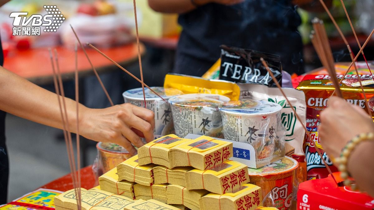 中元普渡別亂拜!「10大供品」拜完衰整年 1物恐被小人纏身