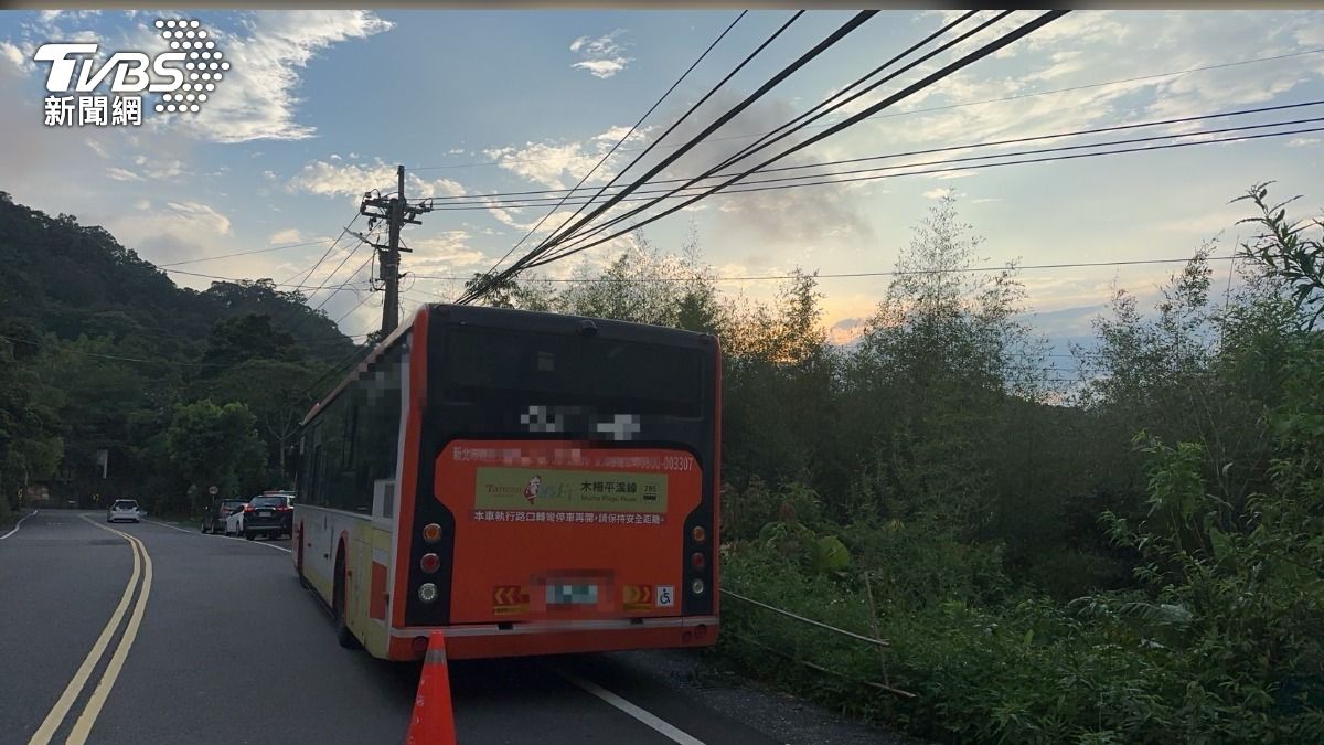 新北8旬婦鄰居家串門子「返家遭公車撞飛」　送醫搶救不治