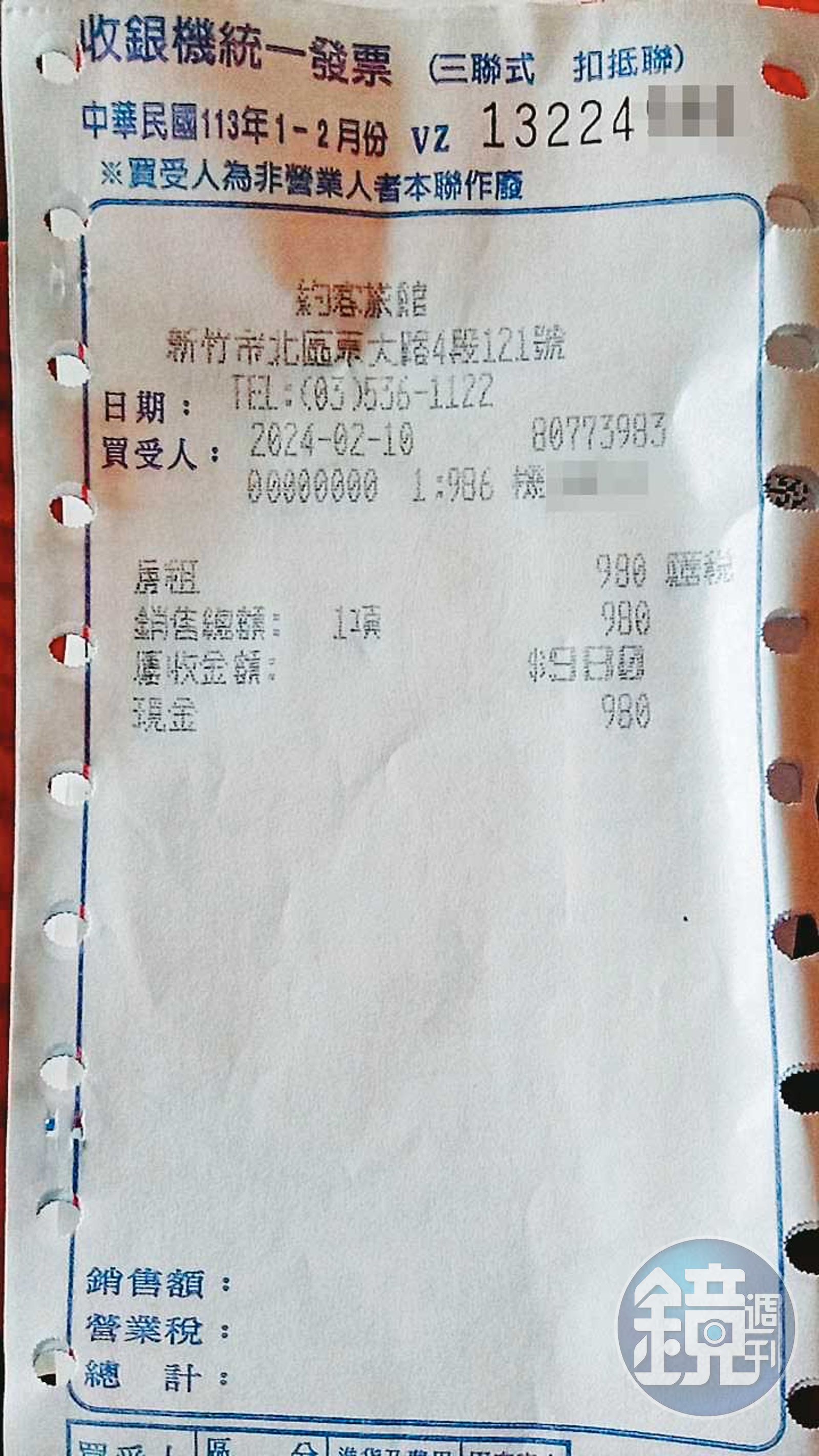 人夫在妻子包包中發現汽車旅館的發票,讓他大為光火。(圖/鏡週刊)