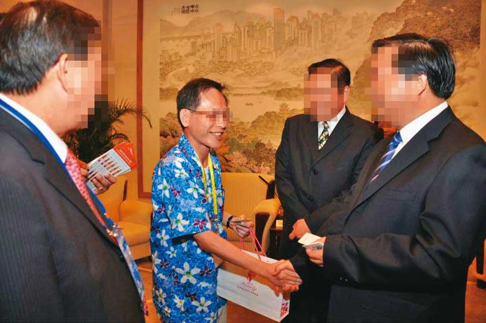 70歲老董偷吃40歲人妻!「1張摩鐵發票」炸綠光 偷情對話曝光
