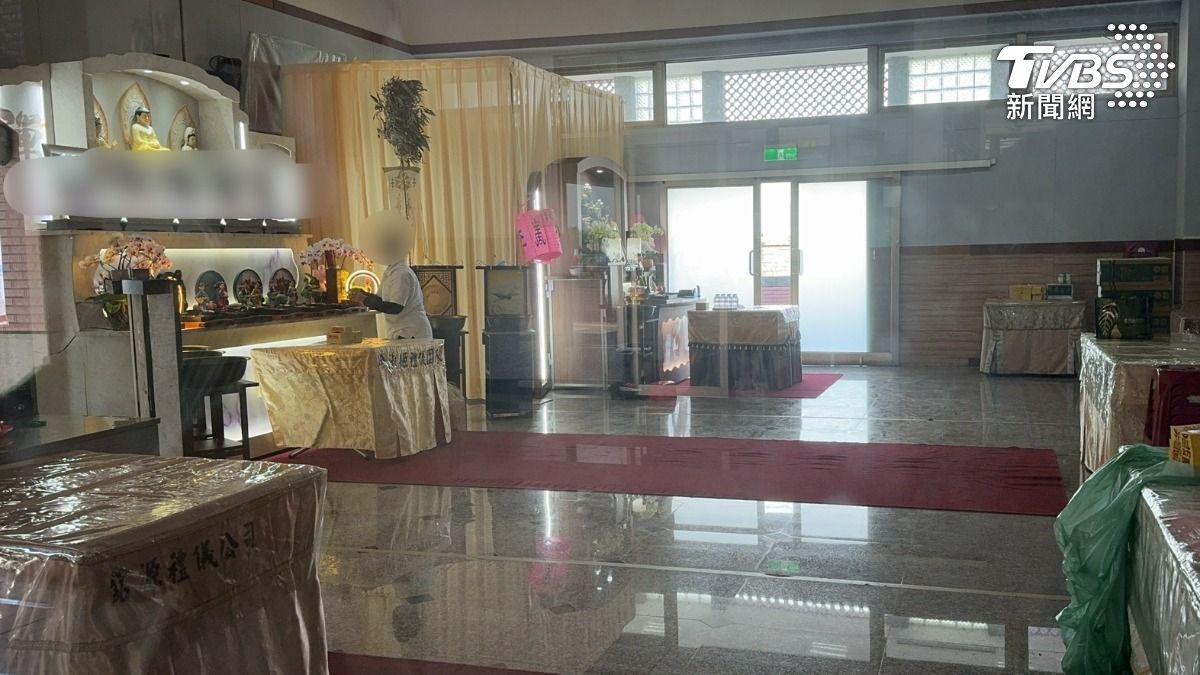 台南惡火天倫夢碎!一家5口遺照陳列靈堂 獨活長女傷心返台