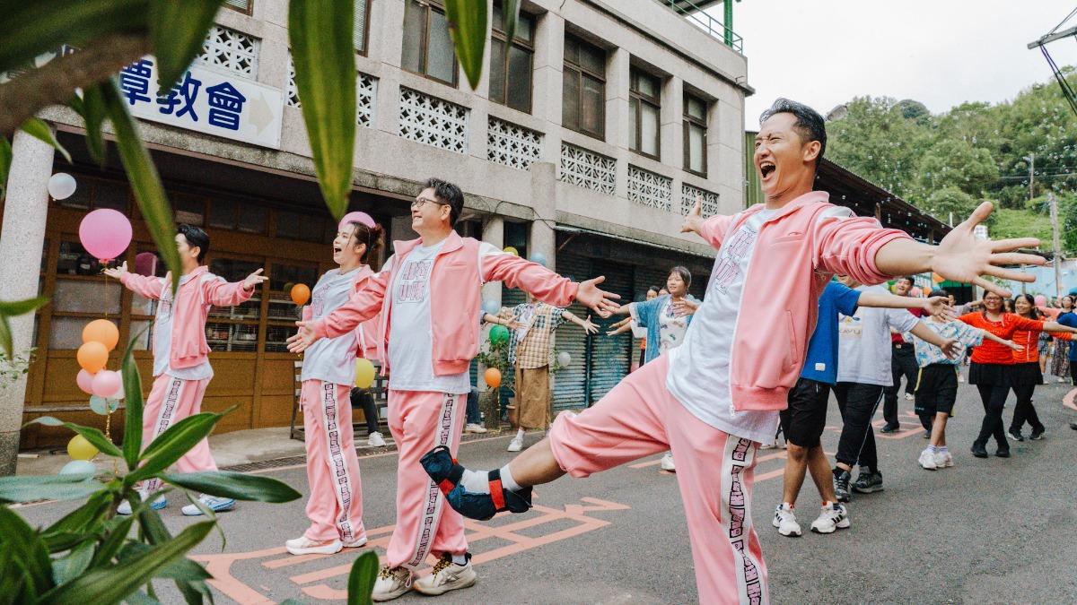 高英軒帶傷上場完成拍攝。(圖/客家電視提供)