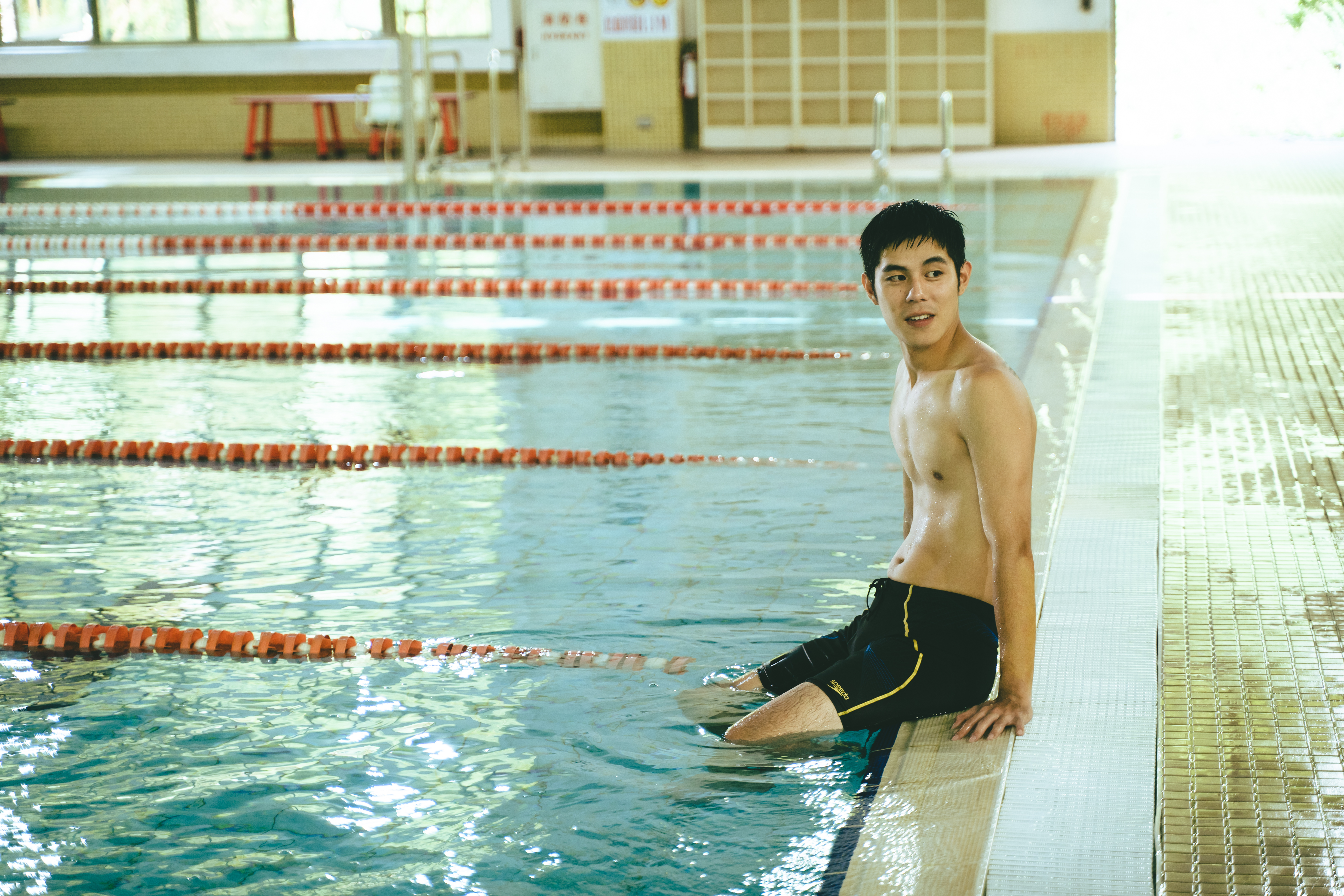 詹懷雲拍泳池戲秀身材。(圖/CATCHPLAY提供)