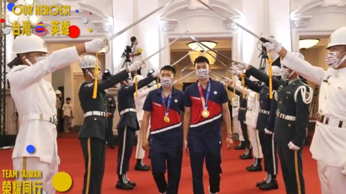 總統府將由三軍儀隊搭起「劍門」迎接台灣奧運選手。(示意圖/總統府提供)