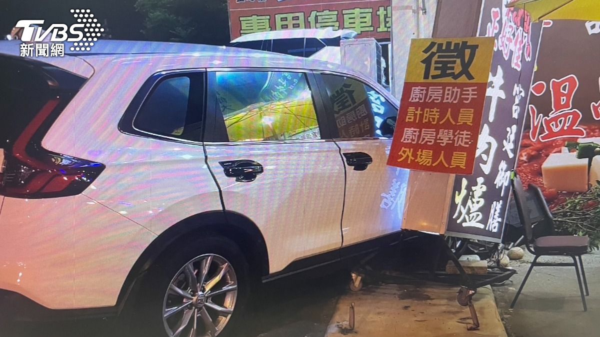 有片/台中男離奇直衝40年牛肉爐名店 下車懵了:我也沒印象