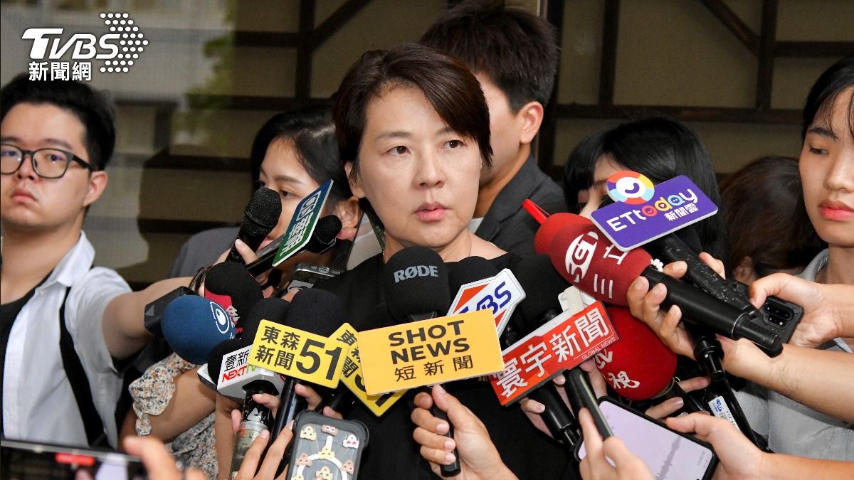 黃珊珊前往北檢提告端木正。(圖/胡瑞麒攝)