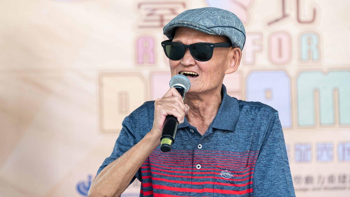 李炳輝積極尋求演出機會來賺錢養家。(圖/中華民國身心障礙者藝文推廣協會提供)