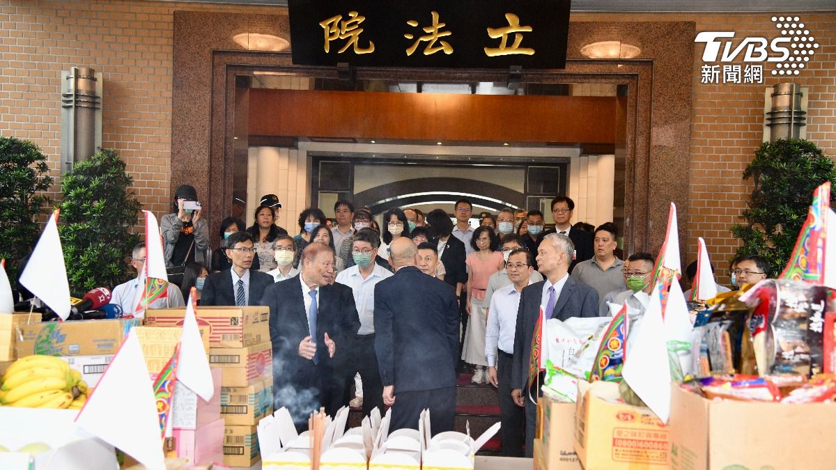 立法院長韓國瑜主持立法院中元普渡儀式。(圖/胡瑞麒攝)