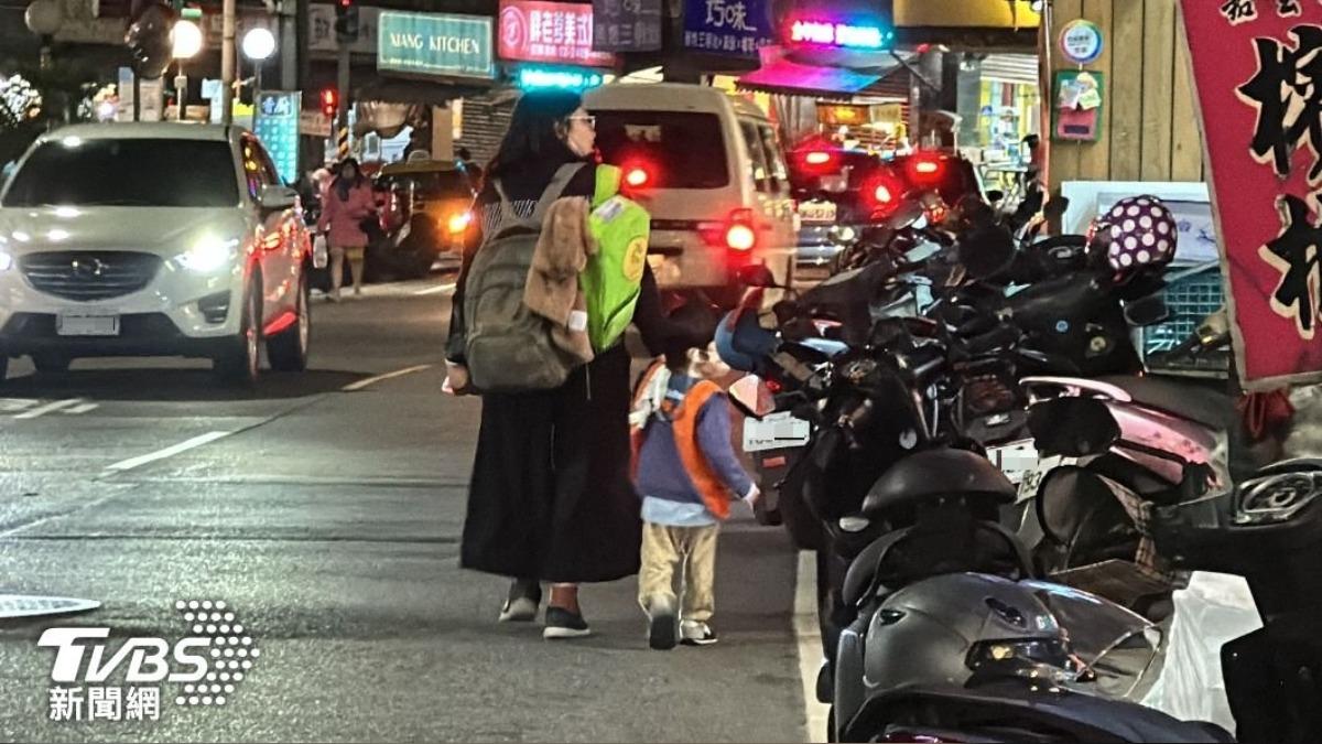 韓妹第一次來台旅遊!見路上「沒人行道」傻了 一票認:確實沒有