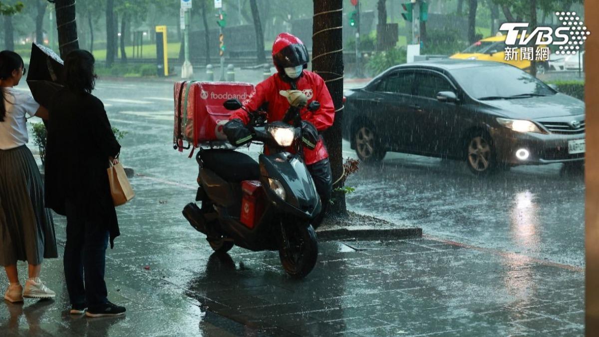 天氣/好天氣再等等!雨炸7天全台濕爆 安比颱風最快今晚轉中颱