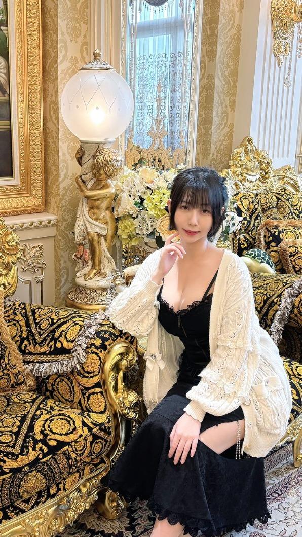 星宣爆乳參觀豪宅。(圖/翻攝自星宣IG)