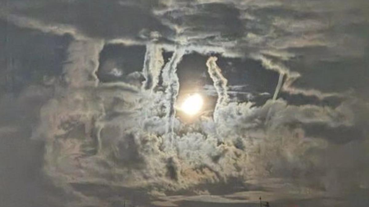 神龍降臨?雙北夜空「4雲龍奔月」掀熱議 氣象署解釋成因了