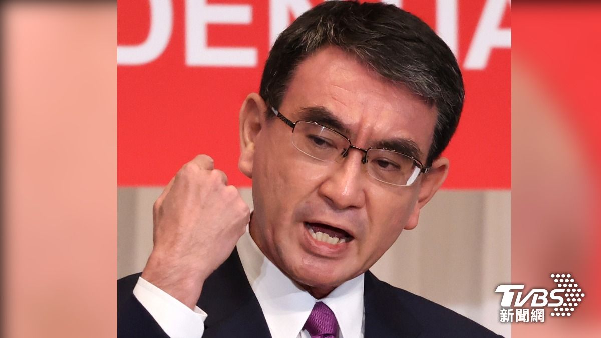 數位大臣河野太郎曾向麻生太郎表達參選意願。(圖/達志影像路透社)