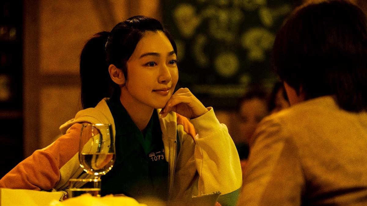 泱泱詮釋美少女高材生劉睦婷,對戲黃宣稱他活力十足。(圖/Netflix提供)
