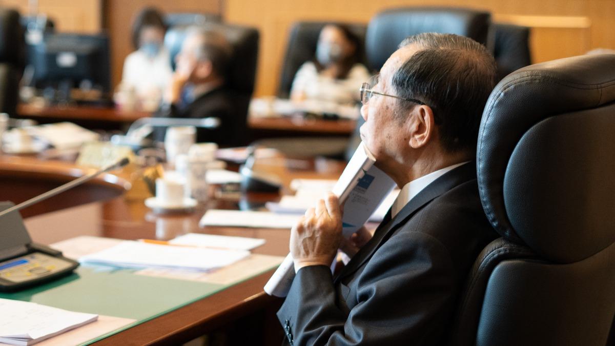 黃榮村表示,為維護考生權益將提出權宜措施,盡可能降低負面衝擊。(圖/考試院提供)