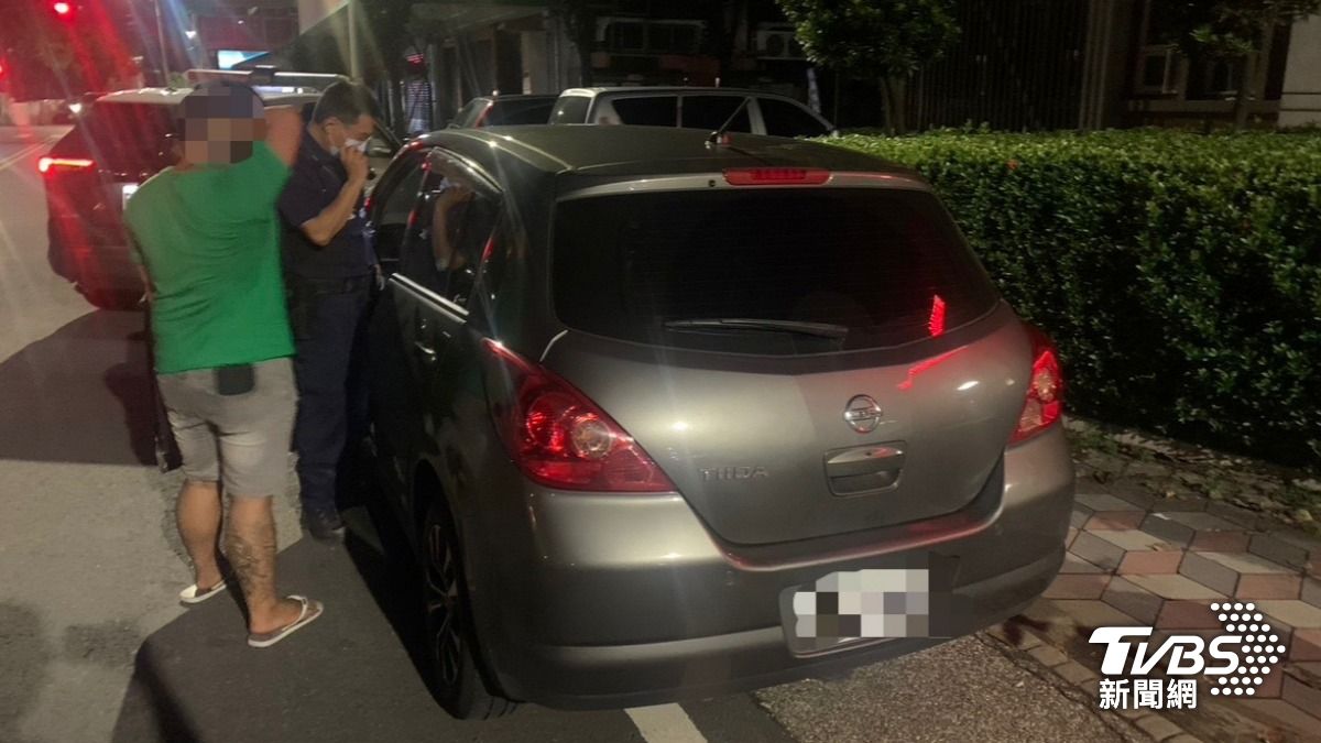高雄車手鬼祟提款等同夥接應 下秒等來警察嚇到「說不出話」