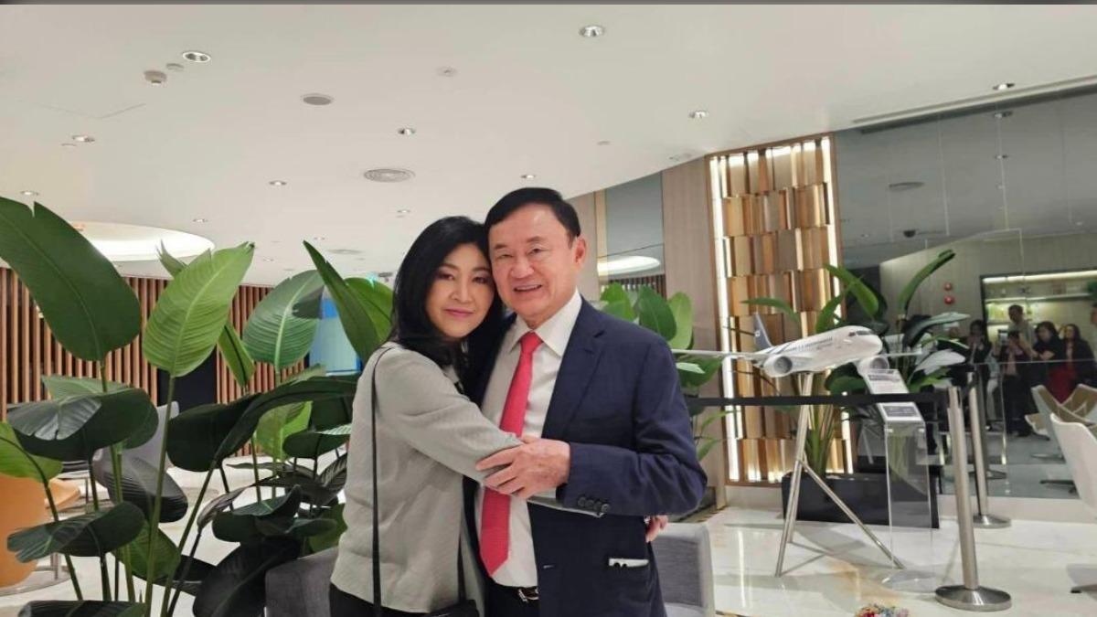 在小女兒角逐總理之前,戴克辛(右)與妹妹盈拉都曾擔任過泰國總理。(圖/翻攝自盈拉粉專)