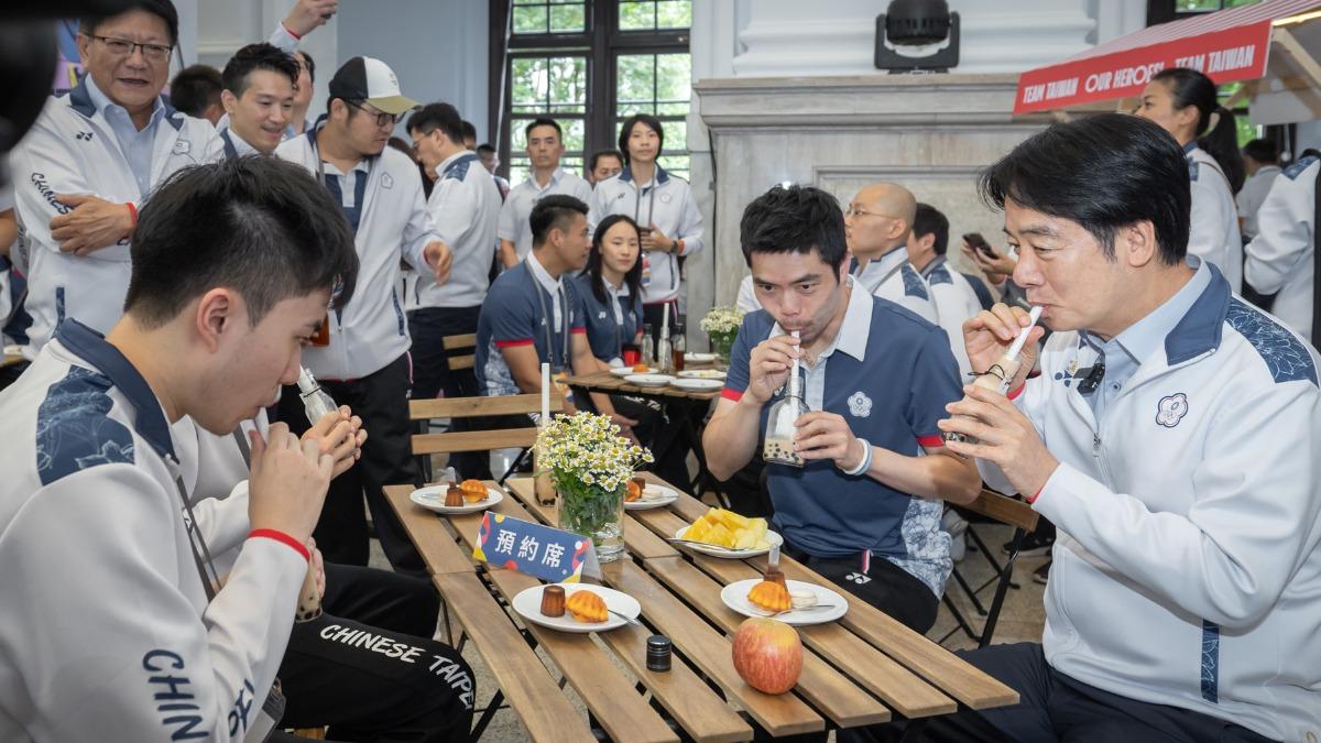 賴清德備珍奶邀乾杯!林昀儒被誇超害羞 神回「媽媽有跟我講」