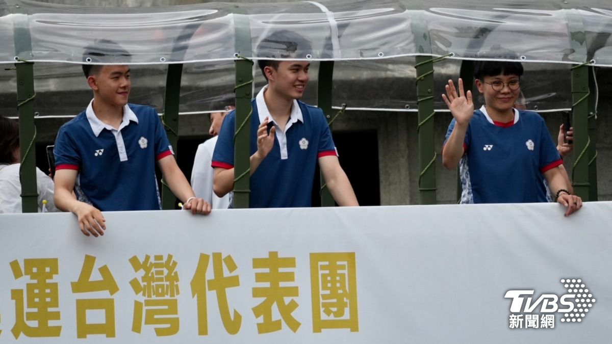 桌球好手高承睿(左)、林昀儒(中)、鄭怡靜(右)。(圖/區國強攝)
