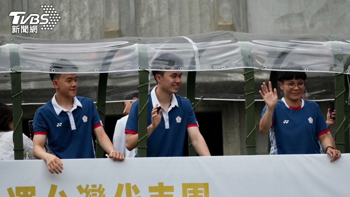 桌球好手高承睿（左）、林昀儒（中）、鄭怡靜（右）。（圖／區國強攝）