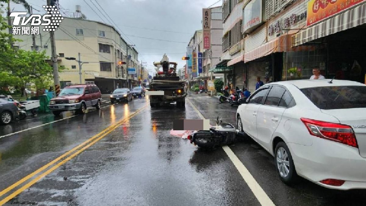 快訊/台南死亡車禍!7旬婦擦撞路邊車倒地 下秒遭卡車輾斃