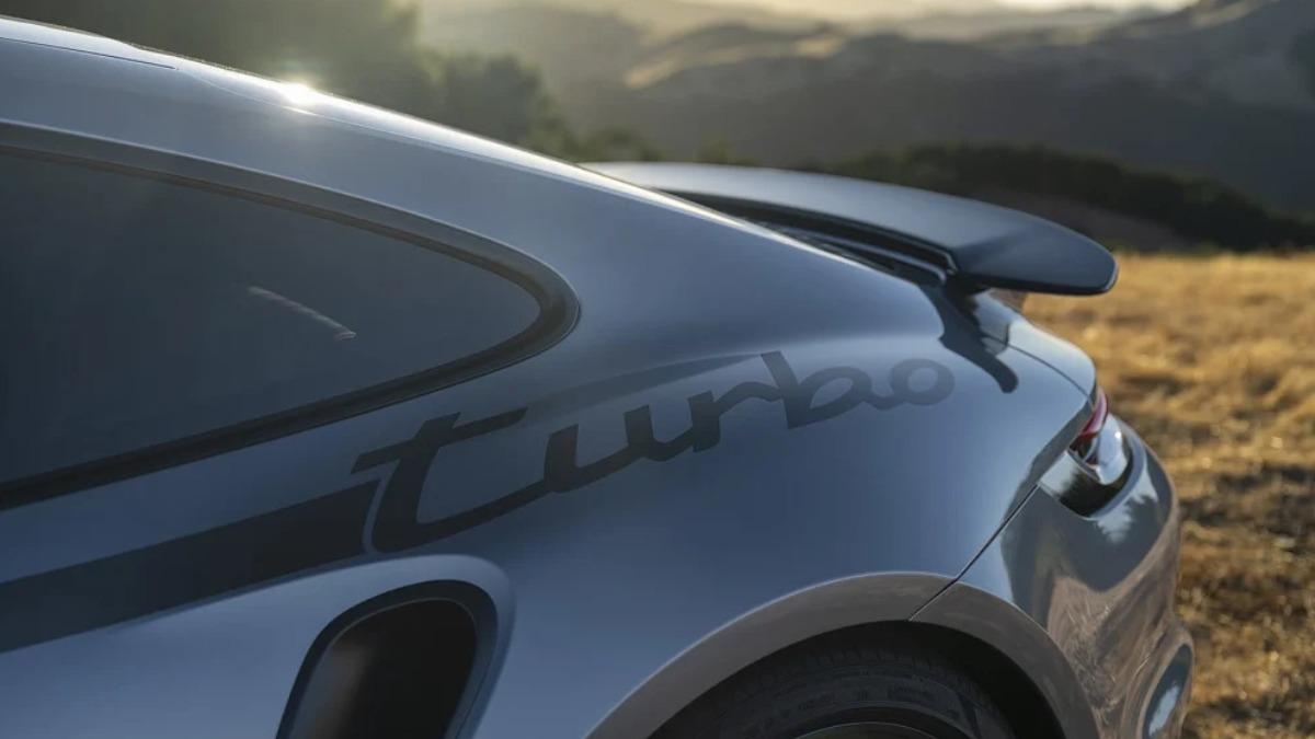 911 Turbo 50 Years車側的賽車圖騰靈感來自於911 RSR Turbo賽車。(圖/Porsche)