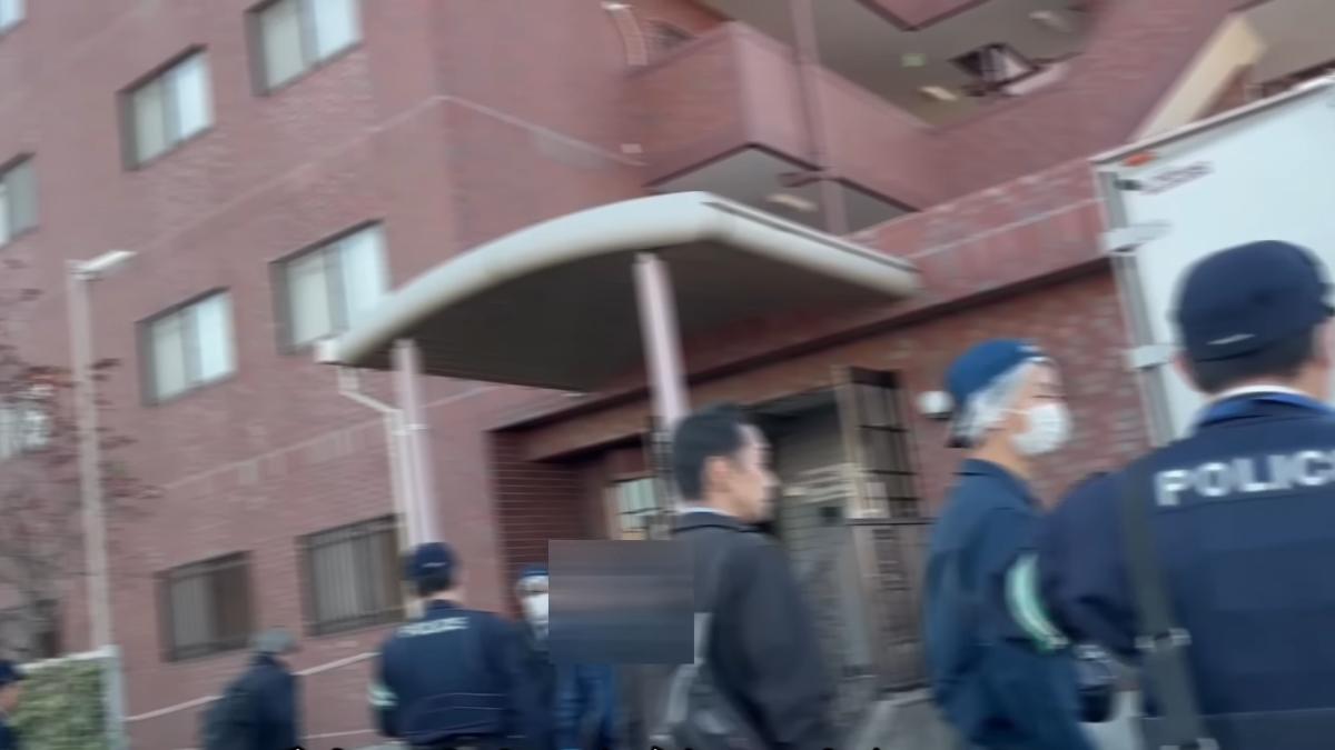 當地派出20名警察前來調查。（圖／翻攝自スッキリンお片付けチャンネルYT）
