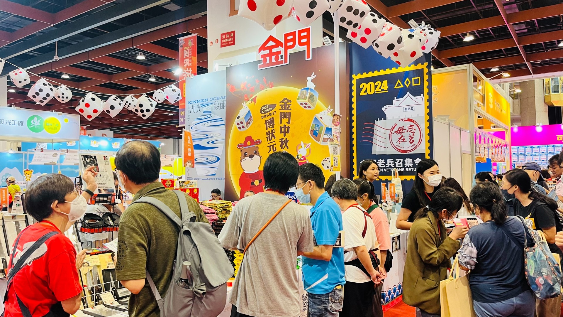 ▲金門業者推出不同特色套裝遊程及豐富特產,滿足不同年齡層客群。