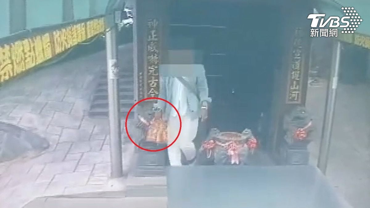 李男稱受到神明指示。(圖/TVBS)