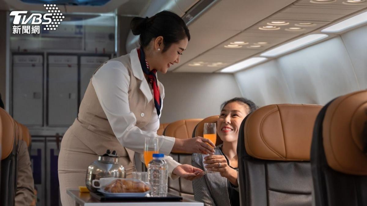 美國女前空服員勸別要機上的冰塊、熱茶與咖啡。（示意圖，非當事人／shutterstock達志影像）