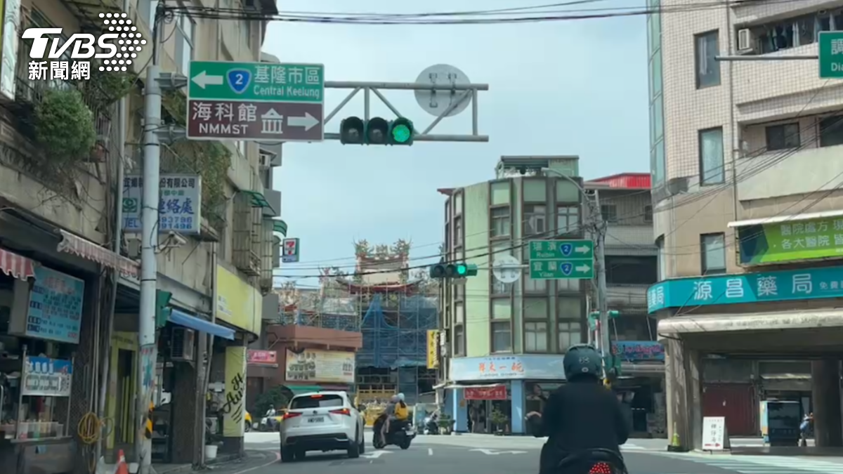 北寧路往海科館方向行駛被開單。(圖/TVBS)