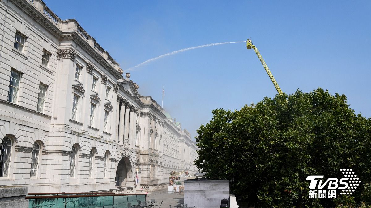 英國索麥塞宮大火!破百名消防員救災 梵谷、莫內名作均未損傷